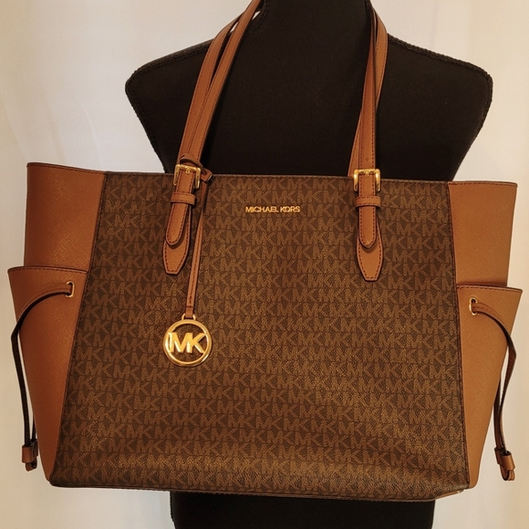 Michael Kors Handbags - Michael Kors Large Gilly Tote
